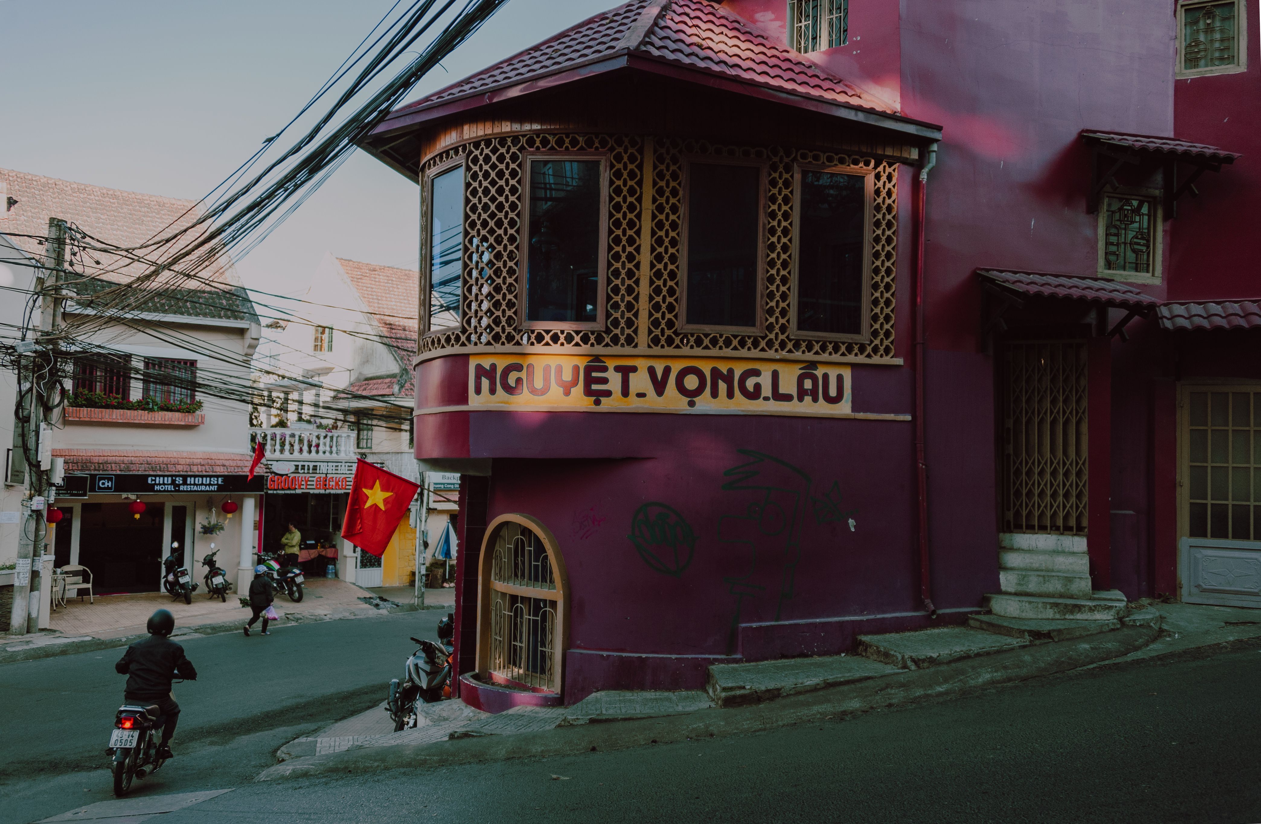 El plato que solo existe en Hoi An: el secreto del Cao Lầu a pie de calle